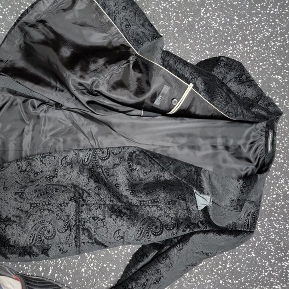 Blazer - Picture 3 of 3